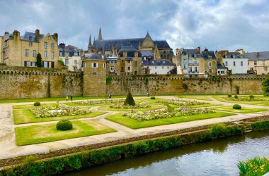Güzel ortaçağ duvarlı kasabası Vannes Brittany 'de yer almaktadır.
