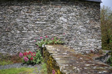 Fransa 'nın en güzel köylerinden biri olan Rochefort-en-terre' nin güzel ortaçağ köyü, Brittany bölgesinde yer almaktadır.