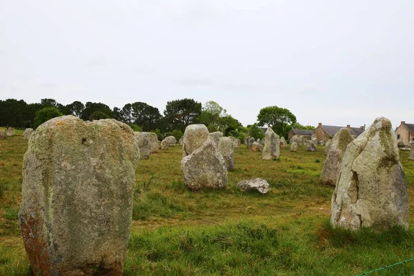 フランスのブルターニュ地方のカルナック石の先史時代の光景 — ストック写真