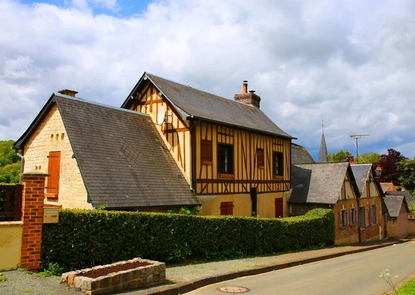 프랑스 노르망디 지역에 위치한 Bec Hellouin 마을의 — 스톡 사진