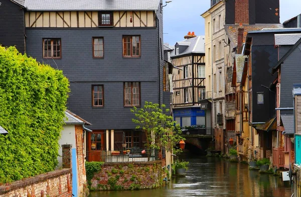 Urocze Średniowieczne Miasto Pont Audemer Znajduje Się Regionie Normandii Francji — Zdjęcie stockowe