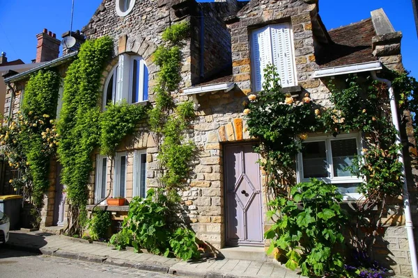 Очаровательная Деревня Самоа Сюр Сен Франции — стоковое фото
