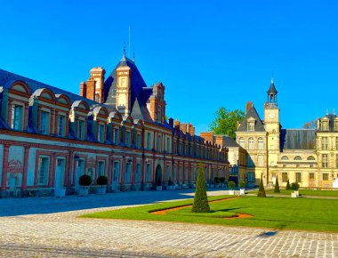 Fransa 'daki büyük Fontainebleau kalesi.