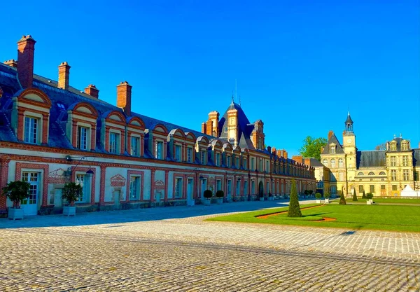 法国枫丹白露的巨大城堡 — 图库照片