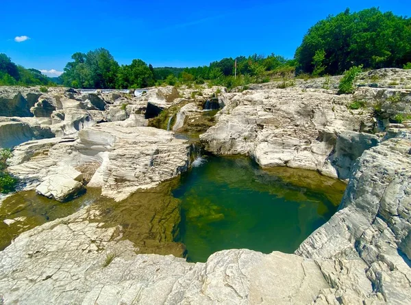 フランス南部のLa Roque Sur Cezeにある美しい川 — ストック写真