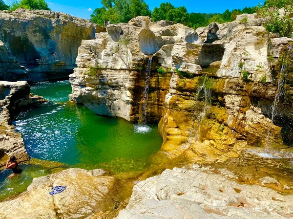 フランス南部のLa Roque Sur Cezeにある美しい川 — ストック写真