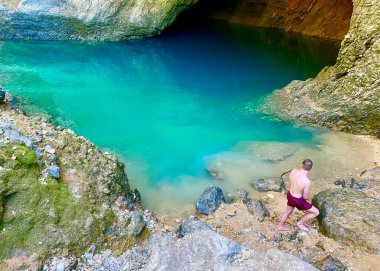 Güney Fransa 'da Fontaine de Vaucluse' da güzel bir vadi