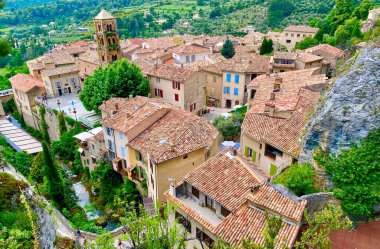 Verdon 'daki Moustiers köyünün manzarası