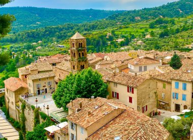 Verdon 'daki Moustiers köyünün manzarası