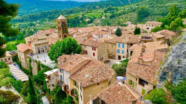 Verdon 'daki Moustiers köyünün manzarası