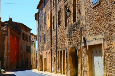 Fransa 'nın güneyindeki Luberon bölgesinde Bonnieux adında büyüleyici bir köy.