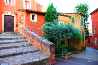 Luberon 'daki güzel Roussillon köyü.