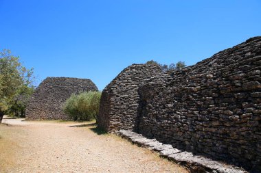 Gordes 'teki tarihi Bories köyü.
