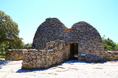 Gordes 'teki tarihi Bories köyü.