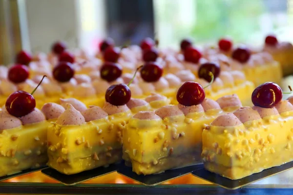 Leckere Traditionelle Französische Fruchtige Desserts — Stockfoto