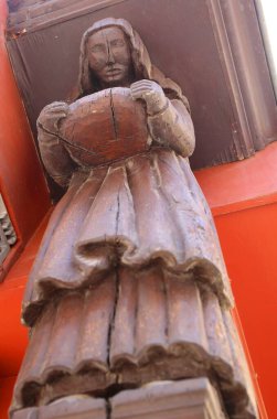 Troyes 'de bir kadın heykeli