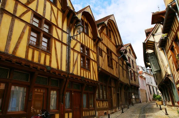フランスの魅力的な中世の町トロワ — ストック写真