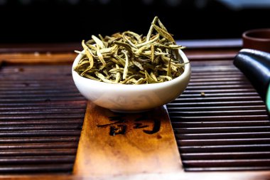 Ahşap plaka üzerinde Çin çay