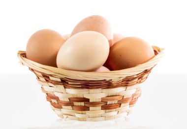 Sepet içinde güzel yumurta