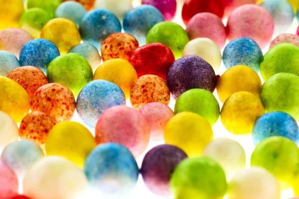 Renkli polysterene topları