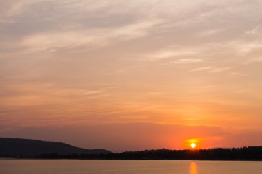 günbatımı Nehri üzerinde