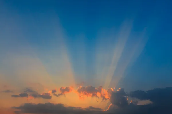 Cielo con nubes en la noche —  Fotos de Stock