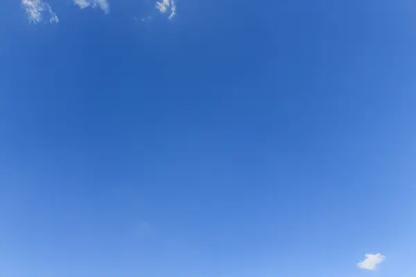 구름이 감춰진 푸른 하늘 — 스톡 사진