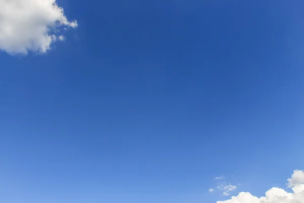 Cielo blu con nuvola primo piano — Foto Stock