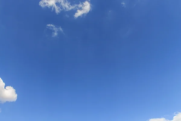 Cielo blu con nuvola primo piano — Foto Stock