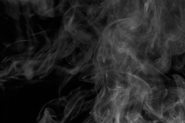 dumanı siyah arkaplanda