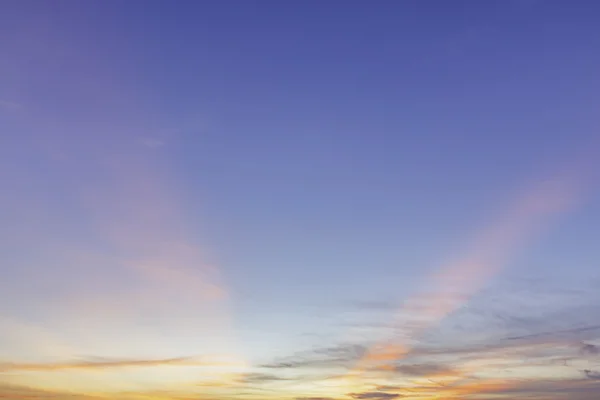 Cielo colorido durante la puesta del sol. —  Fotos de Stock