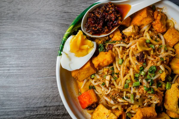 Mee Kari Atau Curry Mee Adalah Sebuah Hidangan Asia Yang — Stok Foto