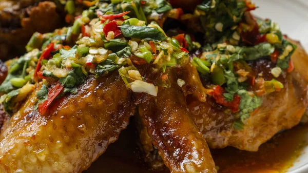Pollo Alle Ostriche Grigliato Con Salsa Thai Piccante Coriandolo Succo — Foto Stock