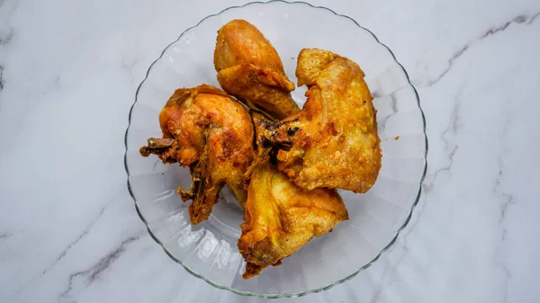 Ayam Goreng Kunyit Pollo Frito Con Cúrcuma Pollo Frito Sazonado — Foto de Stock