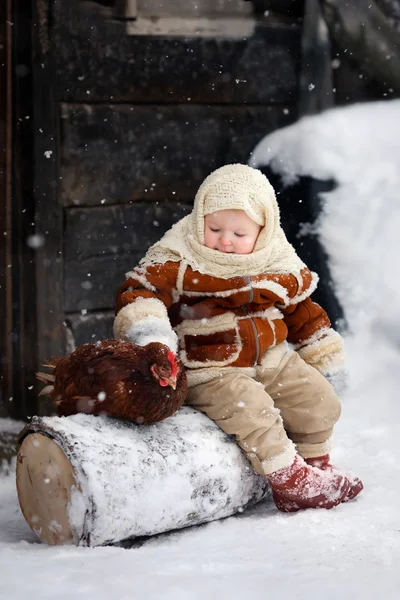 The girl with the red hen — Stock Photo, Image