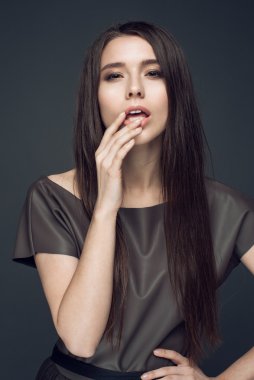 Siyah Abiye uzun tüyleri kaybetme ile Glamur Bayan