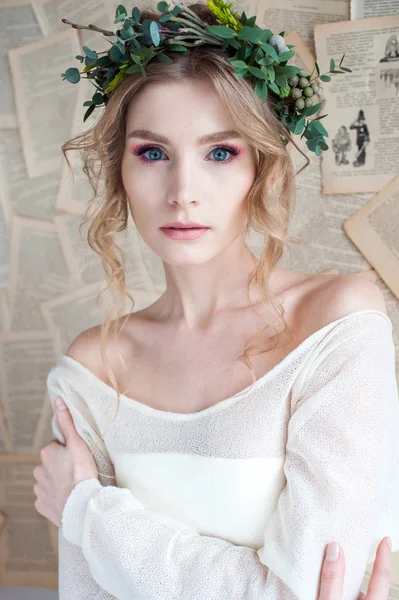 花のある美しい容女の子の花嫁 — ストック写真