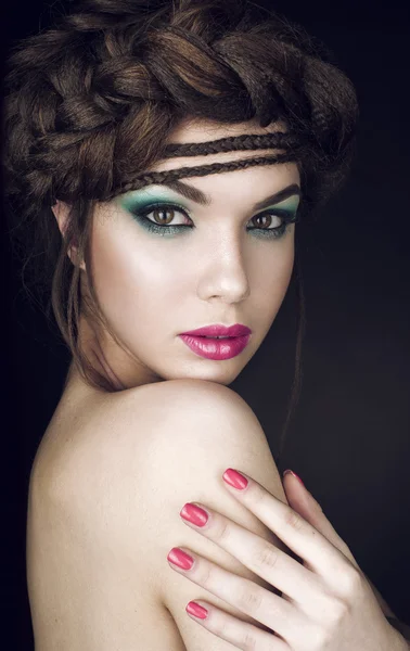 yaratıcı saç modeli ile son moda kadın