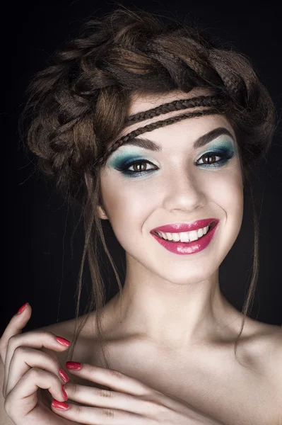 yaratıcı saç modeli ile son moda kadın