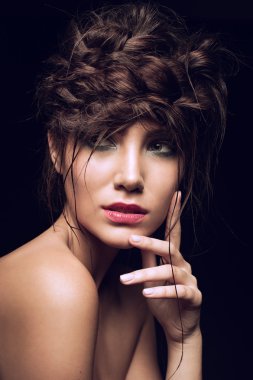 yaratıcı saç modeli ile son moda kadın