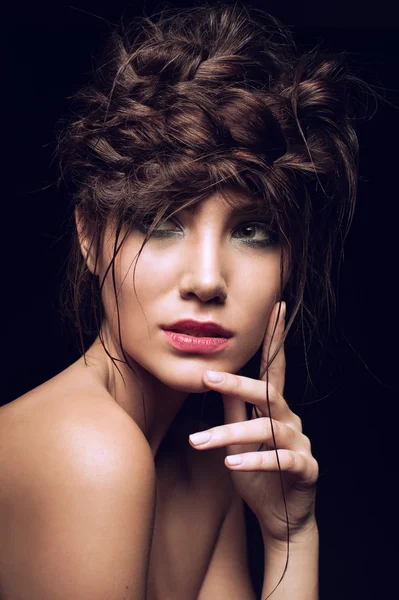 yaratıcı saç modeli ile son moda kadın