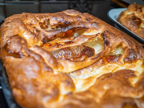 Close Crisp Golden Toad Hole Sausages Encased Batter Fresh Oven — Stock Photo, Image