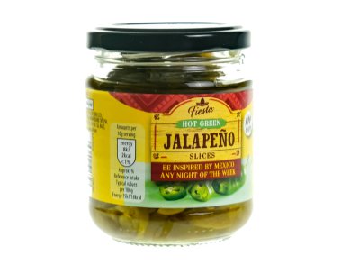 Norwich, Norfolk, İngiltere - 20 Aralık 2020. Bir şişe Nivea Yoğun ve besleyici kremin beyaz arka planda resmedilmiş resmi.