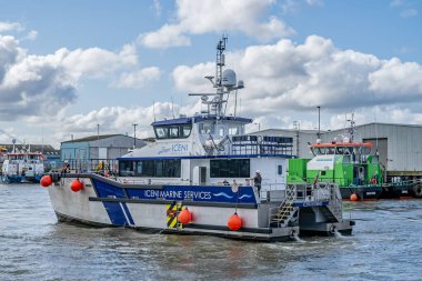 Great Yarmouth, Norfolk, İngiltere, 08 Eylül 2019. Büyük Yarmouth Denizcilik Festivali sırasında nehirden geçen Iceni Efsanesi mürettebatının resimli fotoğrafı.