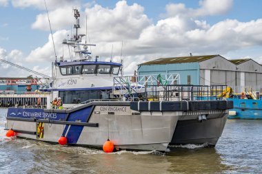 Great Yarmouth, Norfolk, İngiltere, 08 Eylül 2019. Iceni İntikam Mürettebatının Yare nehrinden denize açılan nakil gemisinin sahil kenti Great Yarmouth 'taki illüstrasyon fotoğrafı.