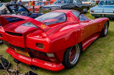 Wroxham, Norfolk, İngiltere - 21 Temmuz 2019. Wroxham 'daki yıllık klasik araba fuarında modifiye edilmiş bir konsept arabanın arkasından bir görüntünün resimli editörsel fotoğrafı.