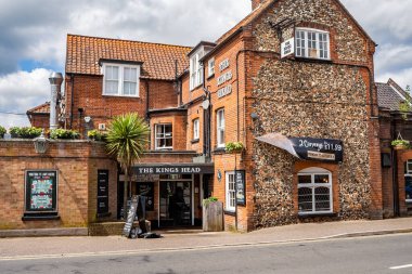 Wroxham, Norfolk, İngiltere - 16 Haziran 2019, Wroxham, Norfolk köyündeki Kings Head Pub 'ın editör fotoğrafı.