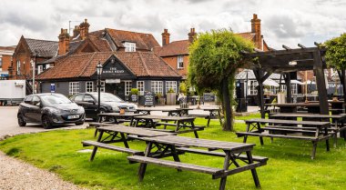 Wroxham, Norfolk, İngiltere - 16 Haziran 2019, Wroxham Norfolk köyündeki Kings Head Pub 'ın editör fotoğrafı.