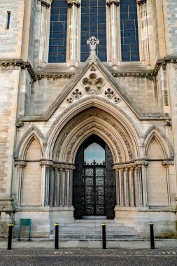 Norwich, Norfolk 'taki Roma Katolik katedralinin büyük girişi.