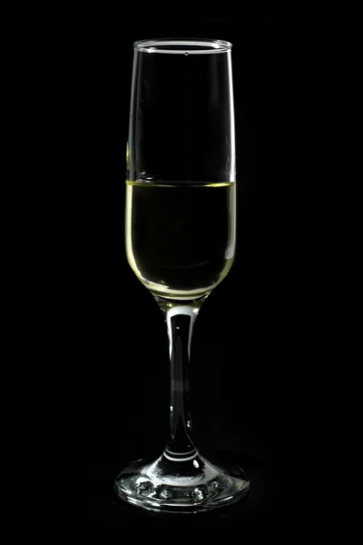 Copo de Vinho Branco Isolado em Preto — Fotografia de Stock